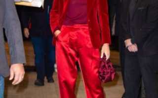 С чем носить красные брюки