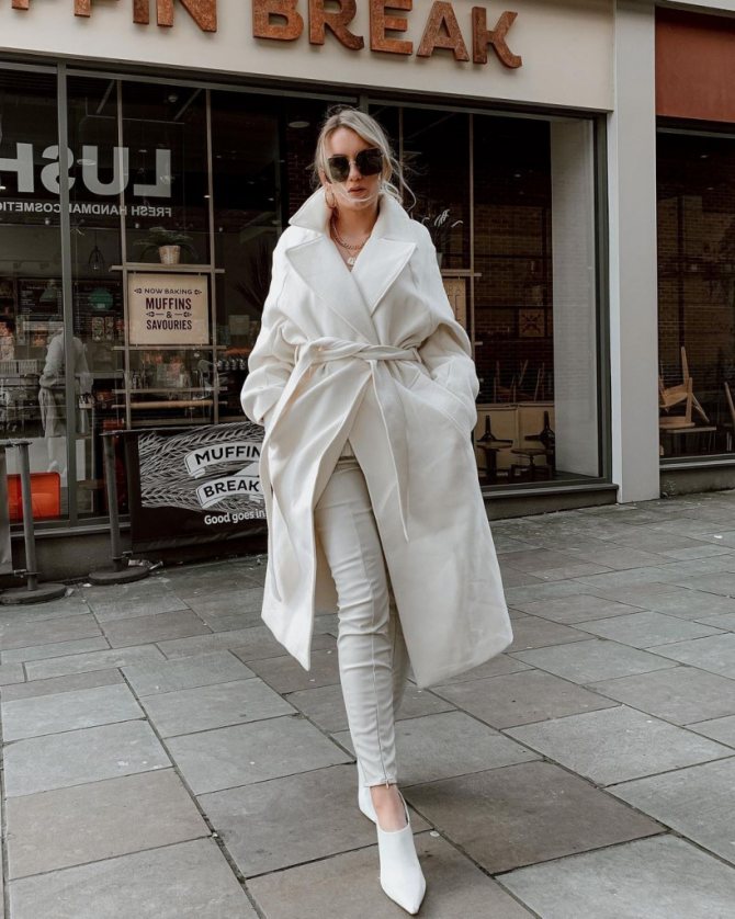 белое пальто