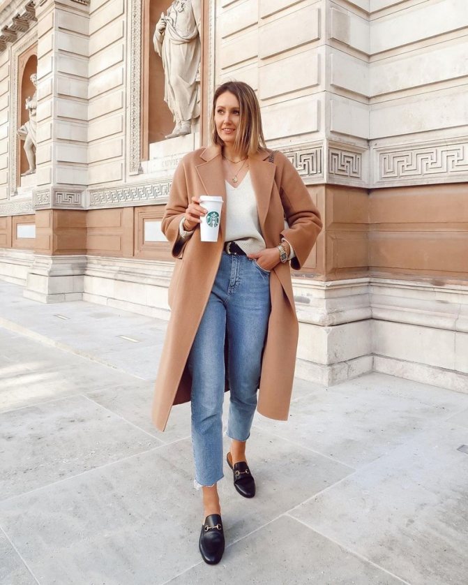 Идеальные джинсы осени-зимы 2021-2022: главные тренды сезона на фото