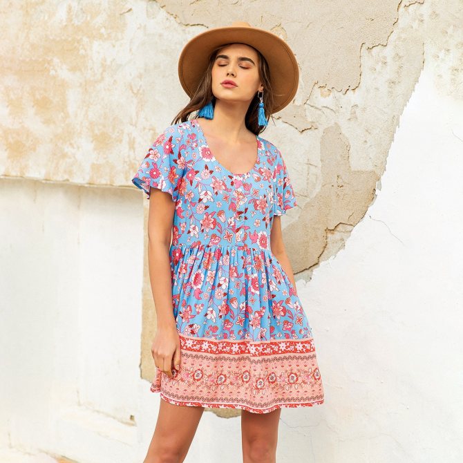 Платье с цветочным принтом и v-образным воротником