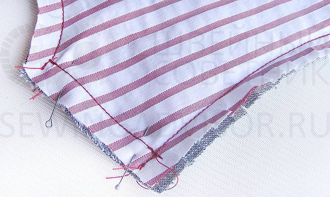 Прострочить плечевые и боковые швы