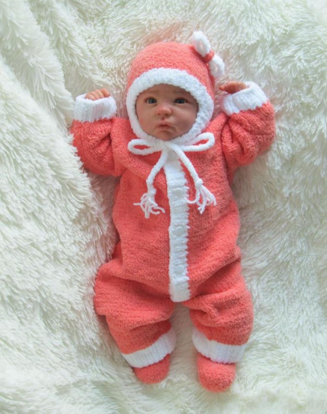 Вязаные комбинезоны для новорожденных спицами - описание и схемы для начинающих