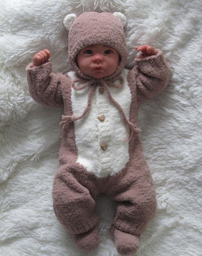 Вязаные комбинезоны для новорожденных спицами - описание и схемы для начинающих