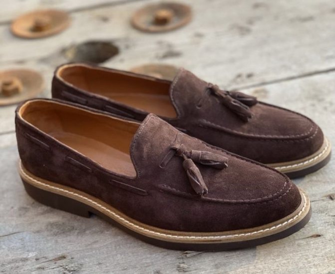 Замшевые лоферы - фото